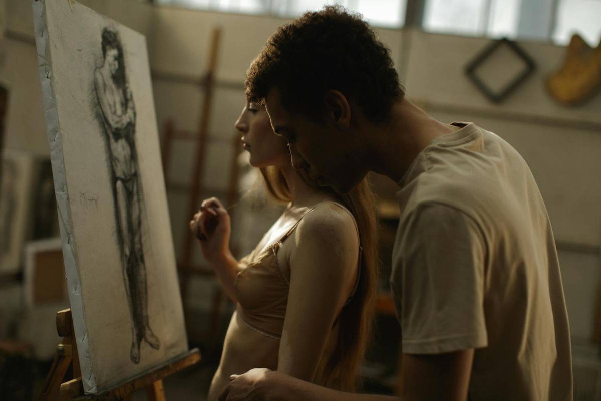 Visual art session at an easel